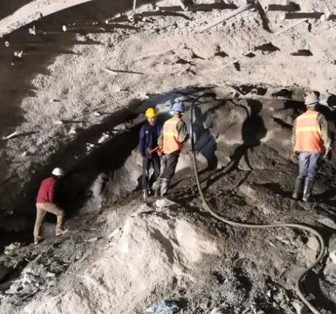 仁化拱顶带模注浆料的施工流程及注意事项